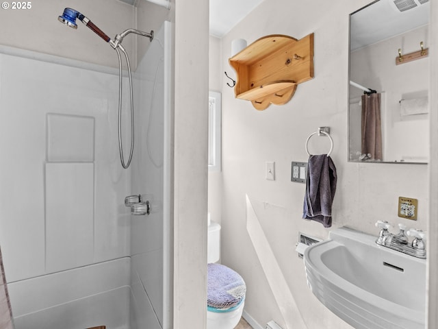 26647 E Welches Rd, Welches, OR 97067 - full bath with a sink and a shower with shower curtain