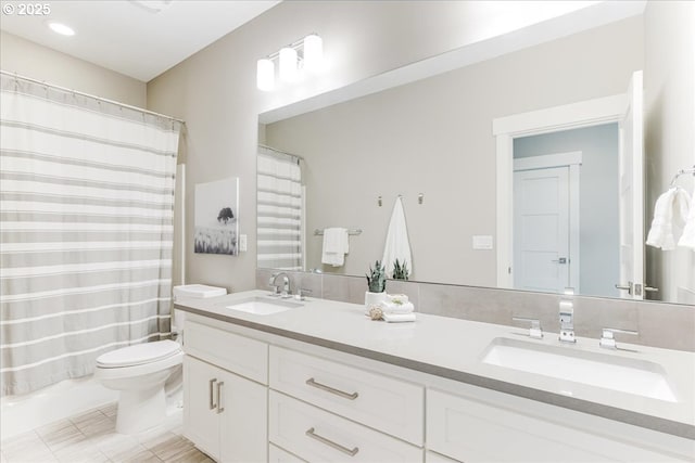 4726 SW 60th Pl, Portland, OR 97221 - bathroom featuring toilet, double vanity, a shower with curtain, and tile patterned floors