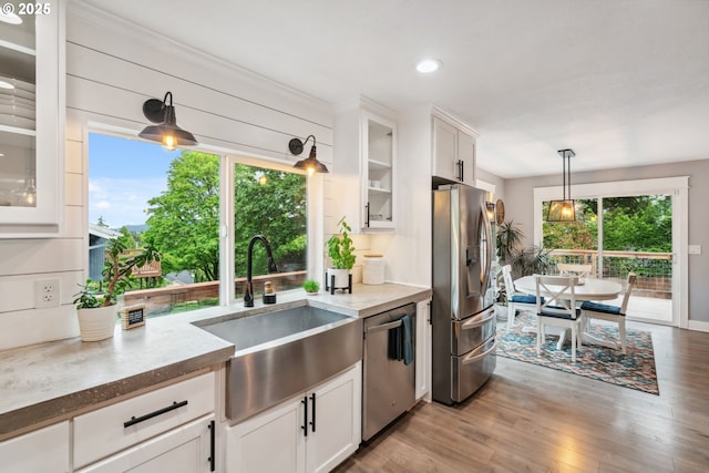 kitchen with stainless steel appliances, a sink, white cabinets, pendant lighting, and recessed lighting