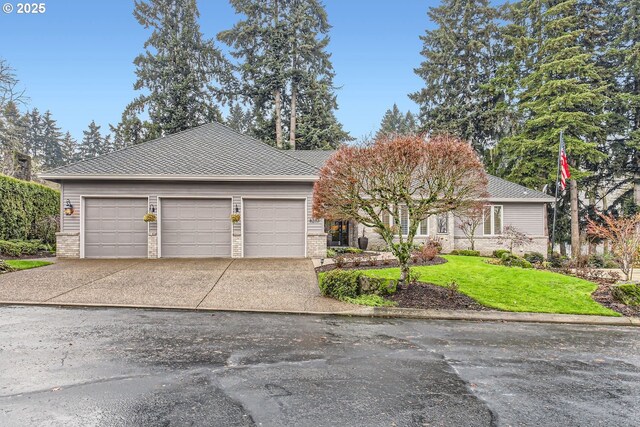 view of front facade featuring a garage and a front lawn