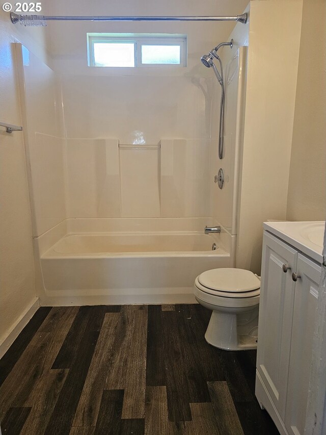 617 SW 3rd St, Pendleton, OR 97801 - full bathroom featuring vanity, toilet, tub / shower combination, and wood finished floors