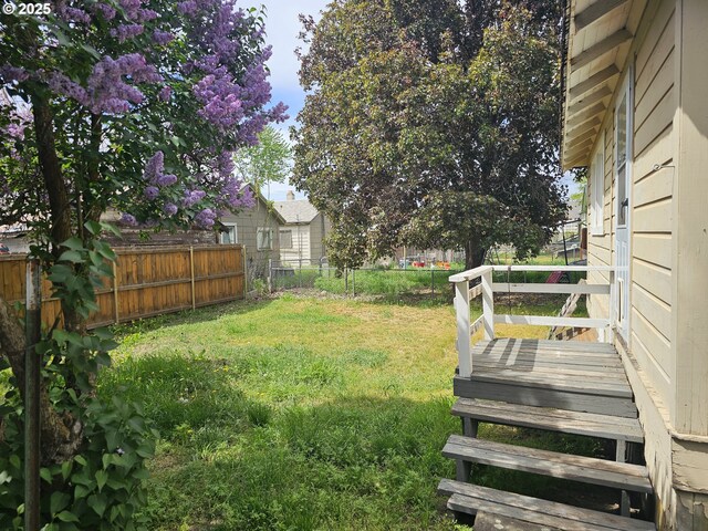 617 SW 3rd St, Pendleton, OR 97801 - view of yard