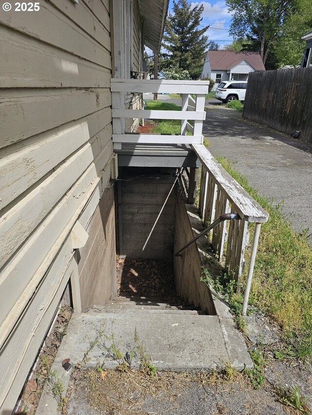 617 SW 3rd St, Pendleton, OR 97801 - view of staircase