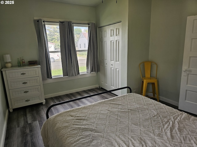 617 SW 3rd St, Pendleton, OR 97801 - bedroom featuring baseboards, dark wood-style flooring, and a closet