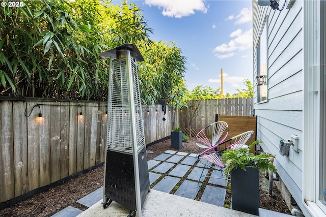 2904 SE 87th Ave, Portland, OR 97266 - view of patio featuring a fenced backyard