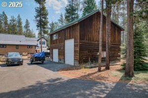 view of outbuilding with an outdoor structure and driveway