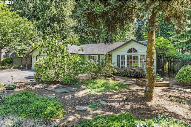 15711 NE 27th Cir, Vancouver, WA 98684 - ranch-style house with driveway and an attached garage