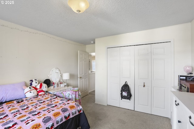 bedroom featuring light carpet, a closet, and a textured ceiling