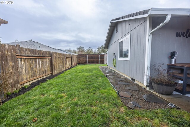 view of yard featuring a fenced backyard