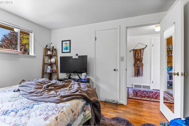 520 NW 10th St, Corvallis, OR 97330 - bedroom featuring visible vents and wood finished floors