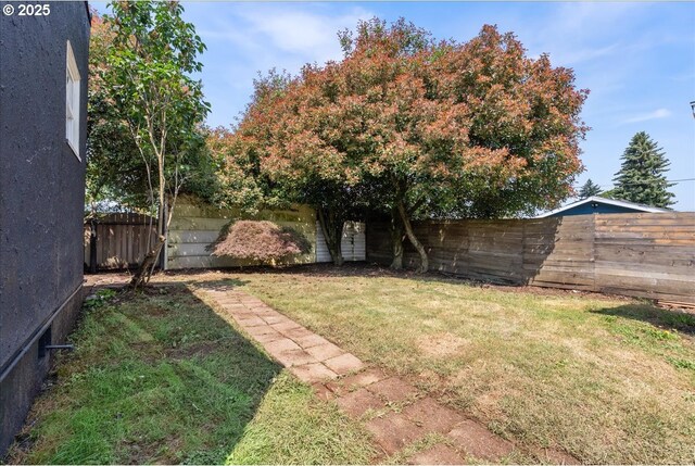 1235 N Farragut St, Portland, OR 97217 - view of fenced backyard