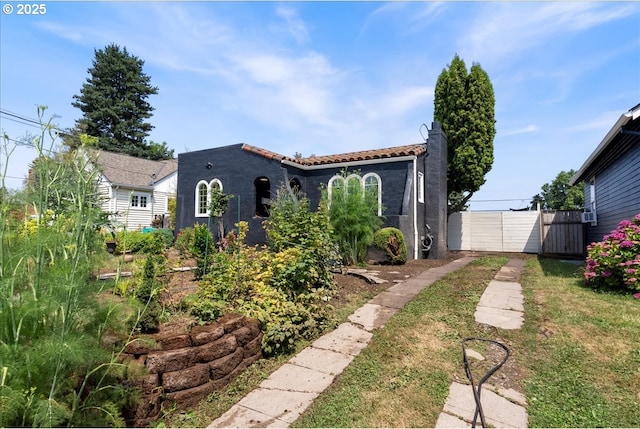 1235 N Farragut St, Portland, OR 97217 - view of front facade with stucco siding and a tiled roof
