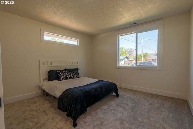 535 E St, Independence, OR 97351 - bedroom featuring carpet flooring, visible vents, a textured ceiling, and baseboards