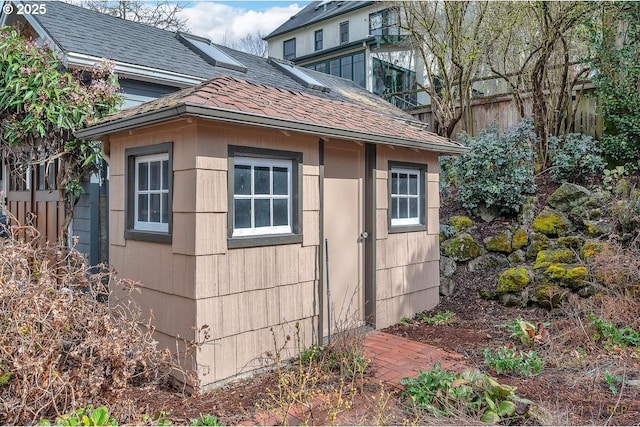 view of outdoor structure featuring an outdoor structure and fence