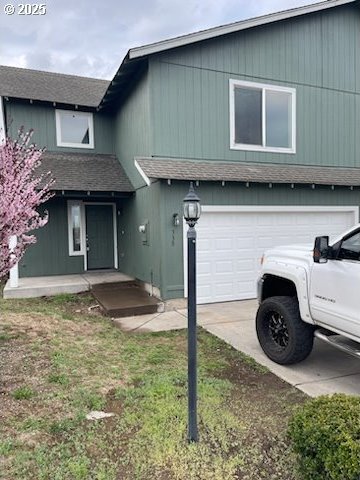 888 SE Kierra Pl, Madras, OR 97741 - view of front of house with a garage, a shingled roof, and concrete driveway