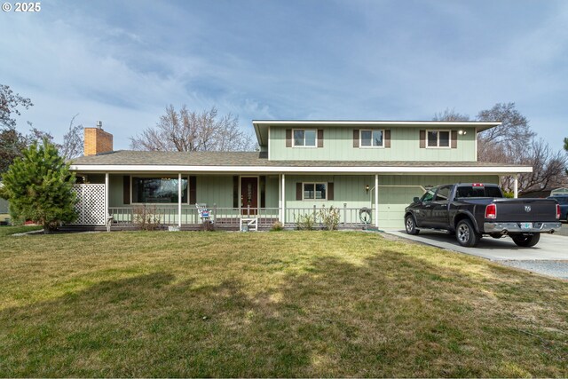 view of front of house with driveway and a porch