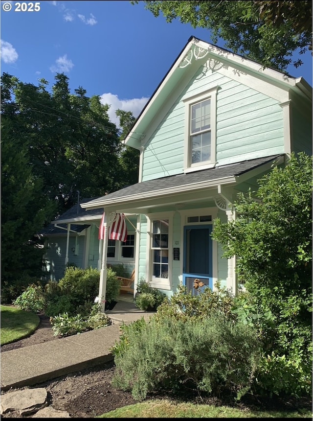 view of front facade featuring covered porch