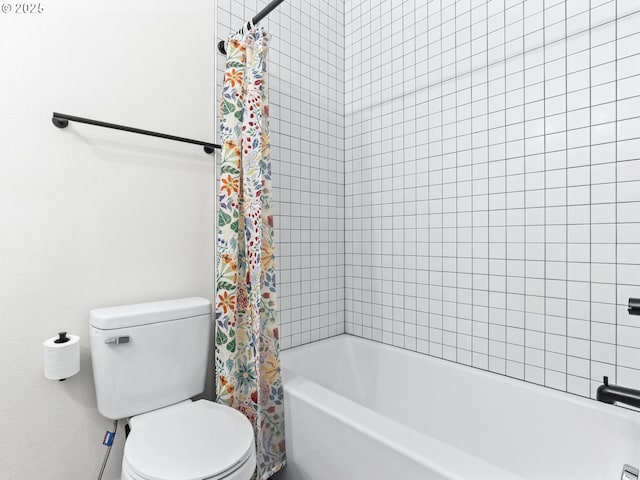 bathroom featuring toilet and shower / tub combo with curtain