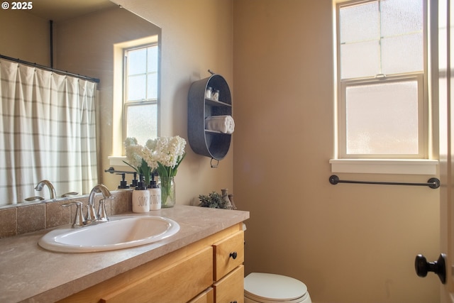 4120 Stellar Way, Springfield, OR 97478 - full bath featuring vanity, toilet, and a shower with curtain