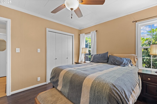 415 W Madrone St, Roseburg, OR 97470 - bedroom featuring dark wood-style floors, a closet, ornamental molding, and a ceiling fan