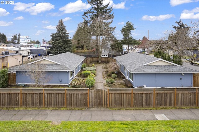 7450 N Portsmouth Ave, Portland, OR 97203 - exterior space featuring a residential view