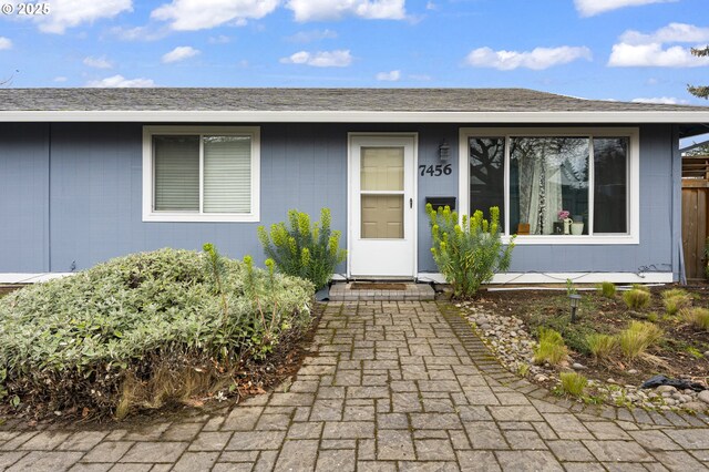 7450 N Portsmouth Ave, Portland, OR 97203 - property entrance with roof with shingles