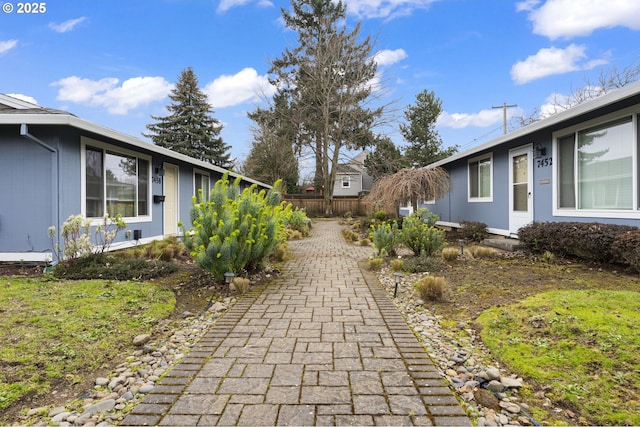 7450 N Portsmouth Ave, Portland, OR 97203 - view of yard featuring fence