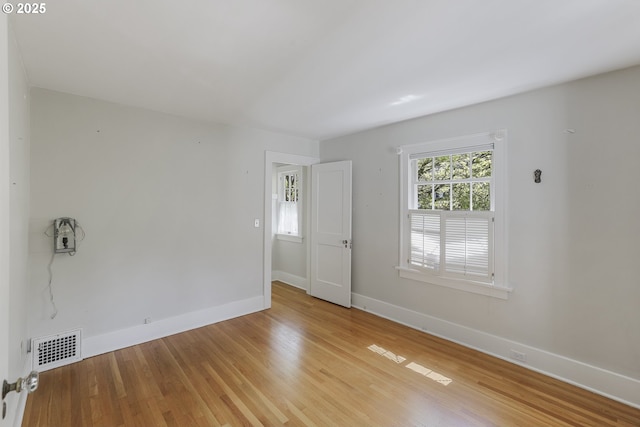 1805 SW Elizabeth St, Portland, OR 97201 - empty room featuring light wood-style floors and baseboards