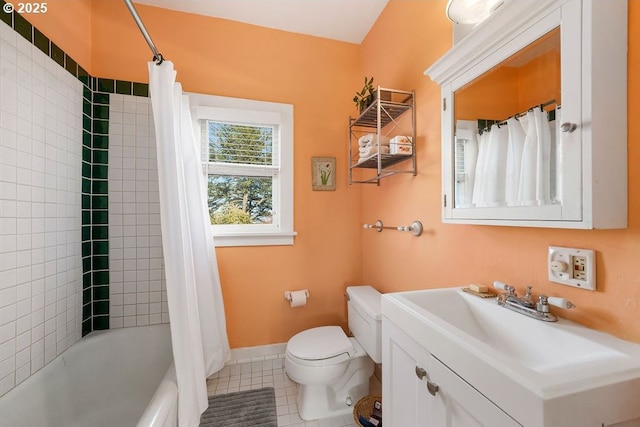 full bathroom with shower / bath combination with curtain, toilet, vanity, tile patterned flooring, and baseboards