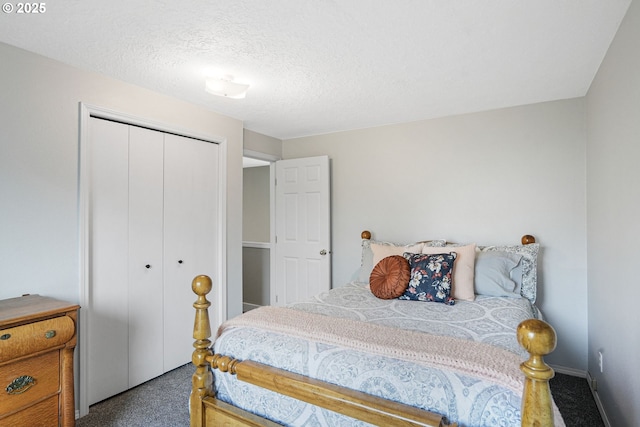 bedroom with carpet, a closet, and a textured ceiling