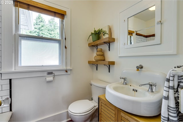 7154 N Greeley Ave, Portland, OR 97217 - full bath featuring toilet, a shower, and vanity