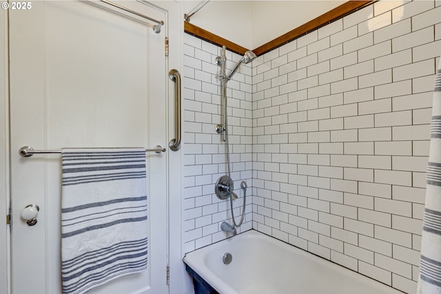 7154 N Greeley Ave, Portland, OR 97217 - bathroom featuring shower / bath combo
