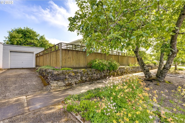 7154 N Greeley Ave, Portland, OR 97217 - view of yard with driveway