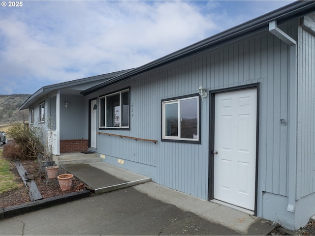 entrance to property featuring crawl space