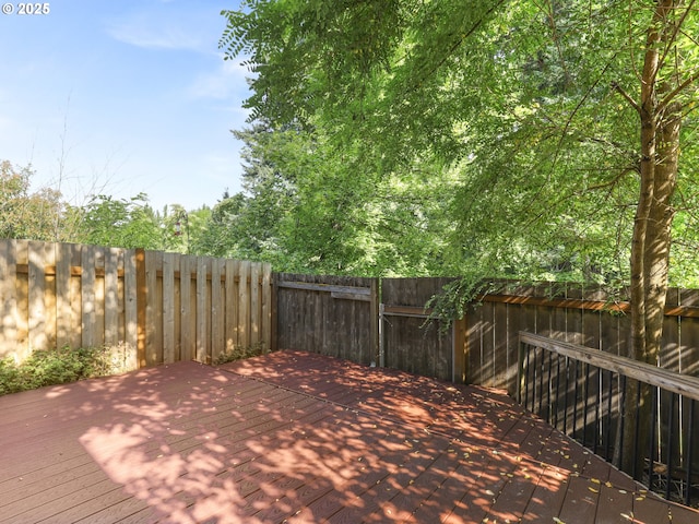15235 SW Jasper Ln, Beaverton, OR 97007 - deck with a fenced backyard