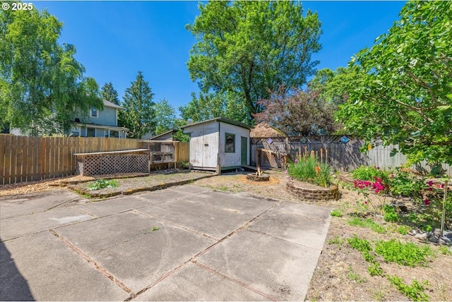 3315 SE 15th Ave, Portland, OR 97202 - fenced backyard featuring a patio area
