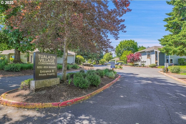 8458 SW Mohawk St, Tualatin, OR 97062 - view of community sign