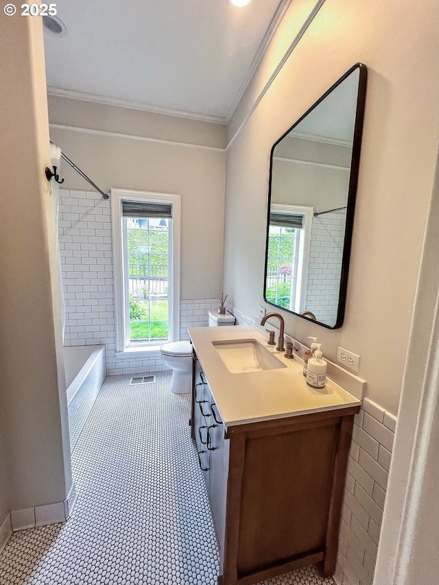 1500 SW Miller Ct, Gresham, OR 97080 - bathroom with toilet, plenty of natural light, vanity, crown molding, and tub / shower combination