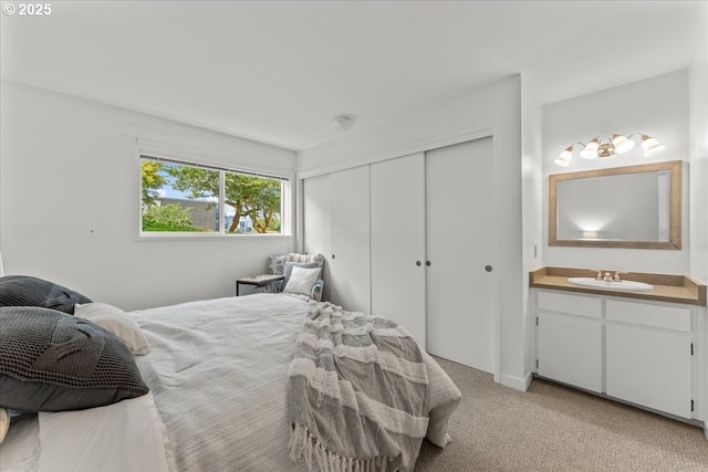 5858 S Riveridge Ln Unit 24, Portland, OR 97239 - bedroom with a closet and light carpet