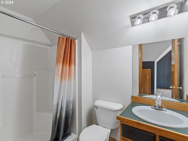 14300 NE Axford Rd, Battle Ground, WA 98604 - full bath with lofted ceiling, vanity, curtained shower, and toilet