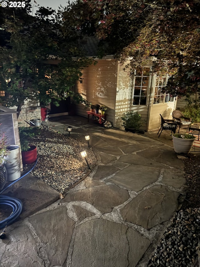 213 Hidalgo St, Lake Oswego, OR 97035 - view of patio / terrace