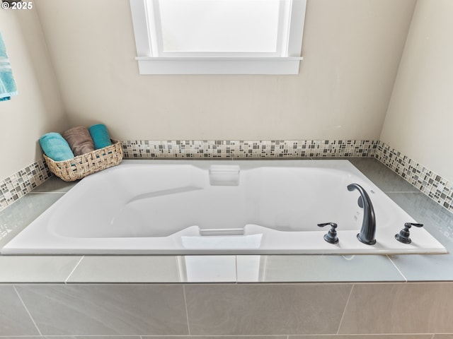 1725 NE Currin Creek Dr, Estacada, OR 97023 - full bath with a bath and a wealth of natural light