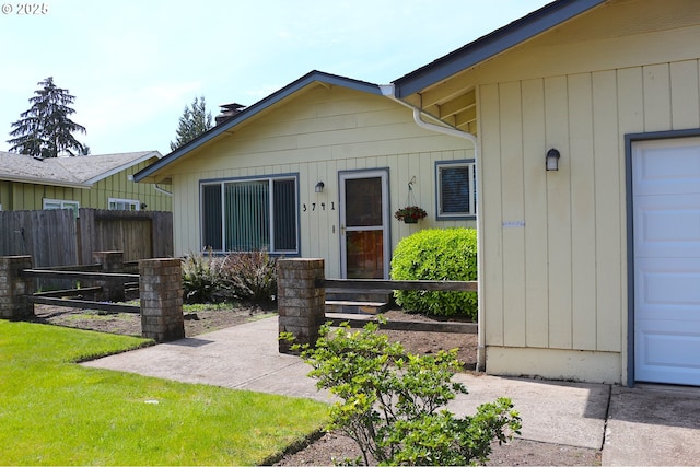 view of front of property with fence