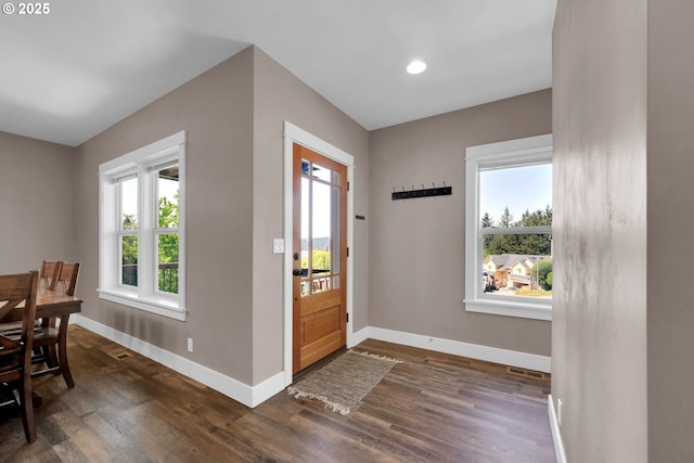 930 Kristen Way, Cottage Grove, OR 97424 - foyer with baseboards, visible vents, recessed lighting, and dark wood-type flooring