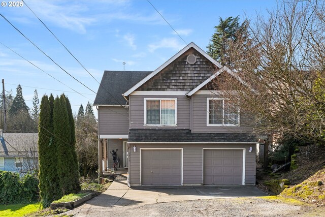 view of front of property featuring a shingled roof