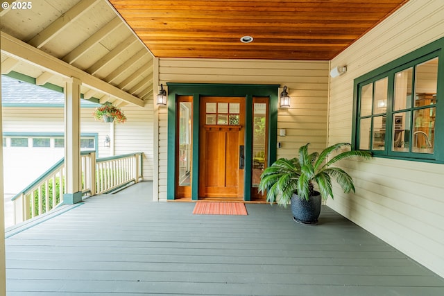 property entrance featuring a porch