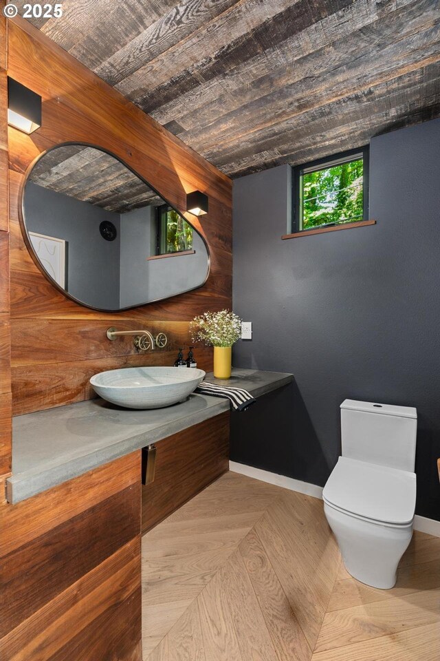 5210 SW Hewett Blvd, Portland, OR 97221 - bathroom featuring vanity and toilet