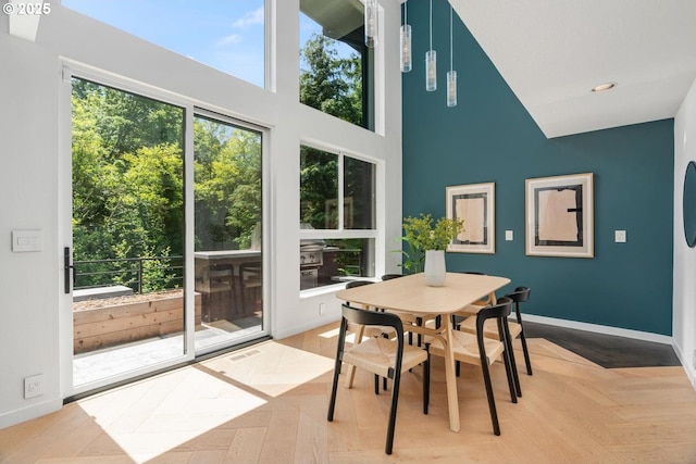 5210 SW Hewett Blvd, Portland, OR 97221 - dining area featuring a towering ceiling and recessed lighting
