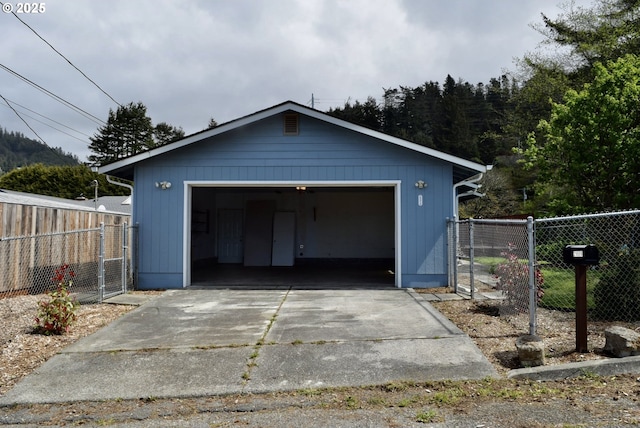 29519 Crook St, Gold Beach, OR 97444 - detached garage featuring fence