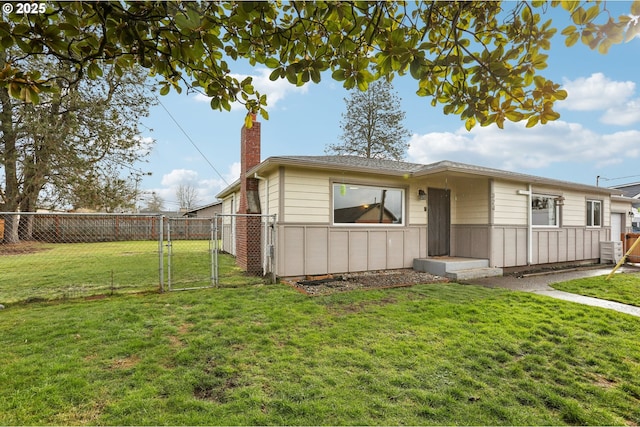 view of front of house featuring a front yard